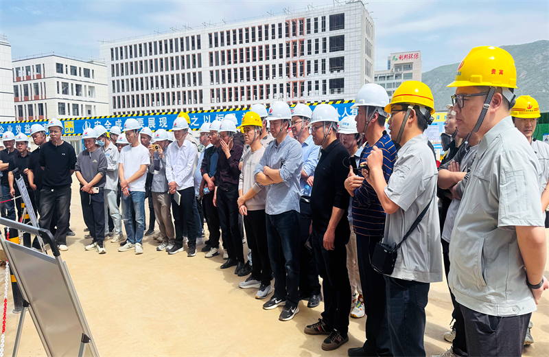 2025年4月17日，由莆田市涵江区住房和城乡建设局主办、尊龙·Z6三建承办的钢筋安装工程质量防控现场交流会在联东U谷·涵江海峡智造产业谷一期成功召开。